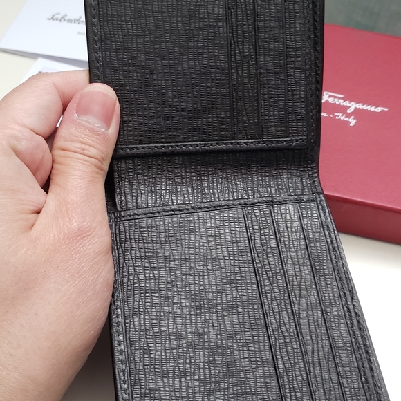 Authentic Salvatore Ferragamo Wallet - Picture 4 of 6